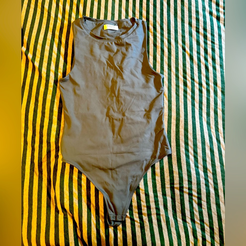 ✨Excellent condition Babaton Contour Bodysuit. Size Medium.